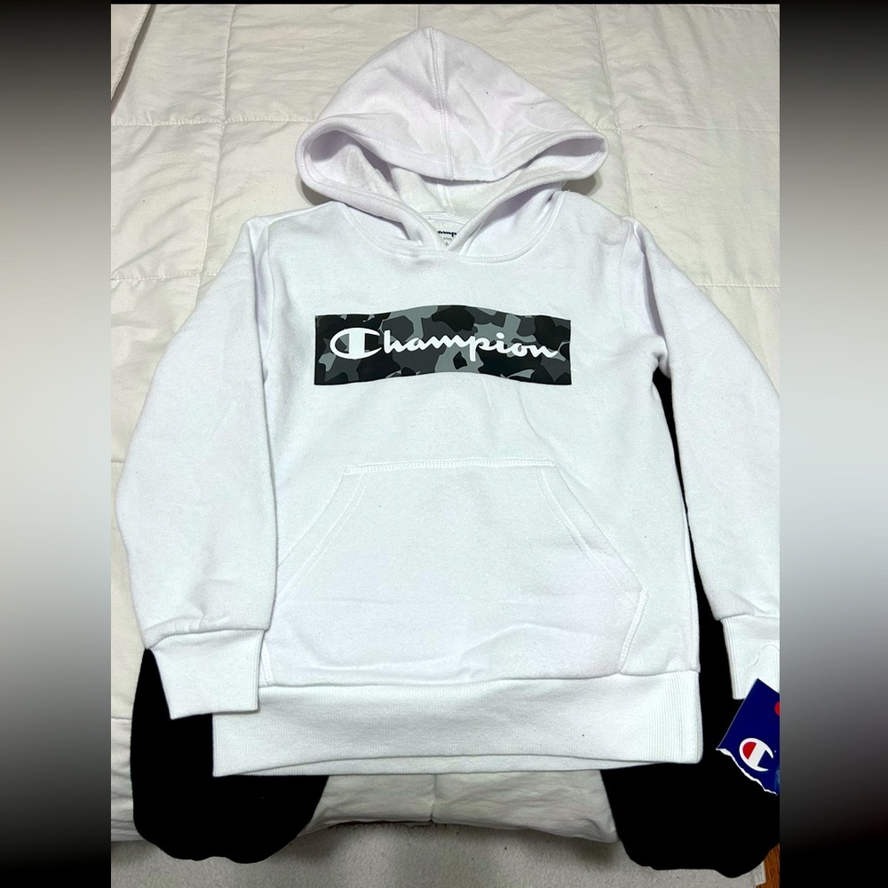 NWT Toddler boys Champion sweatsuit.